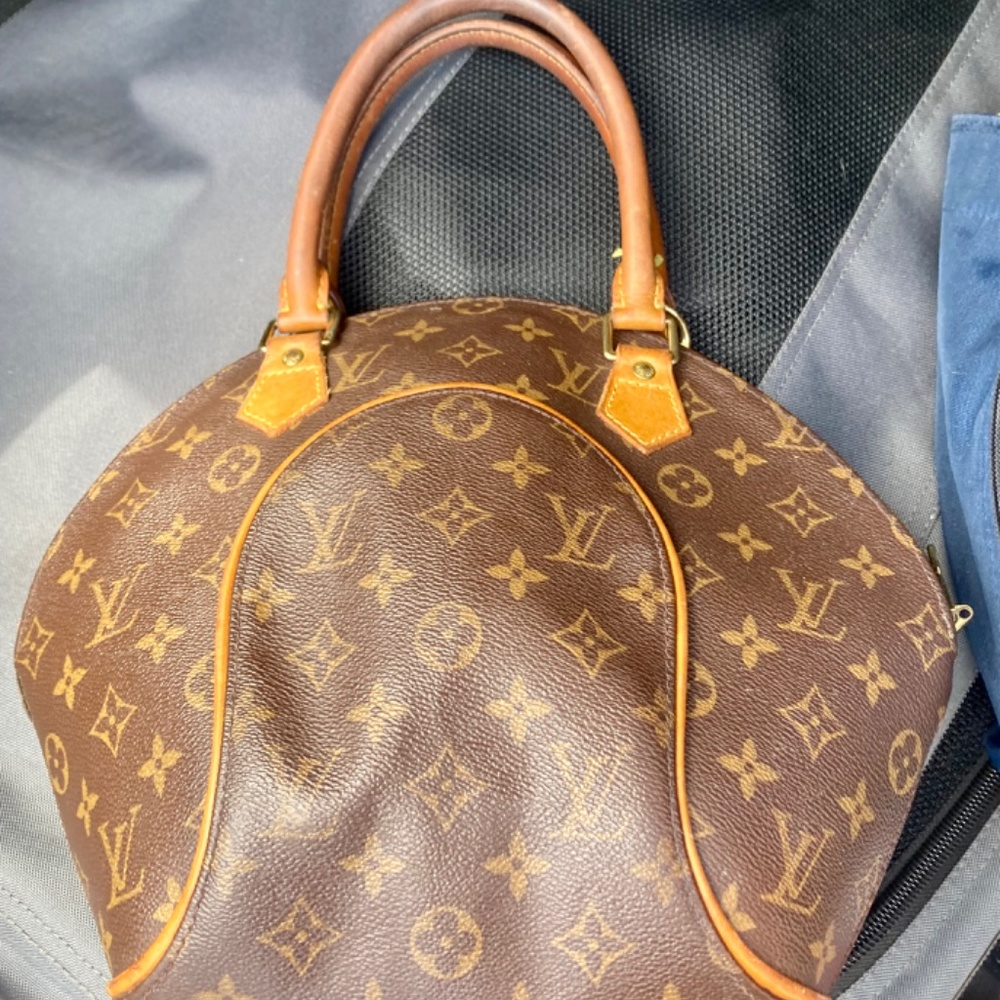 Louis Vuitton purse - Picture 2 of 2
